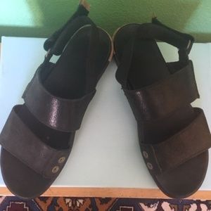 Sandals. Sorel. Leather